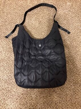 Lululemon Quilty Pleasures Shoulder Bag 14L-Black